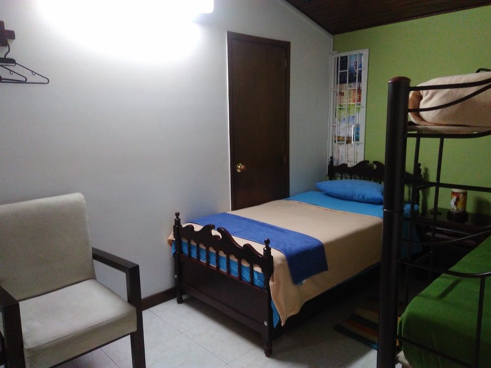 Como En Casa! Restaurante Y Hostal โบโกตา ภายนอก รูปภาพ