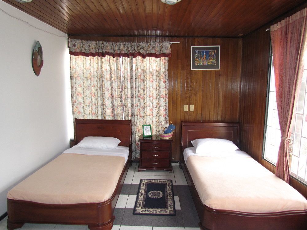 Como En Casa! Restaurante Y Hostal โบโกตา ภายนอก รูปภาพ