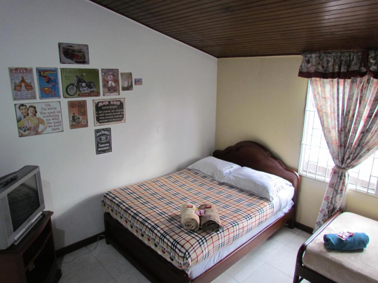 Como En Casa! Restaurante Y Hostal โบโกตา ภายนอก รูปภาพ
