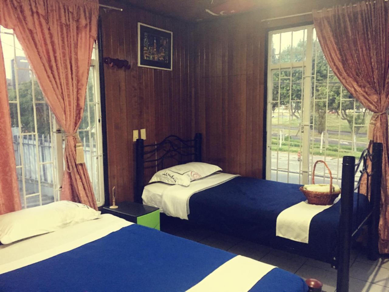 Como En Casa! Restaurante Y Hostal โบโกตา ภายนอก รูปภาพ