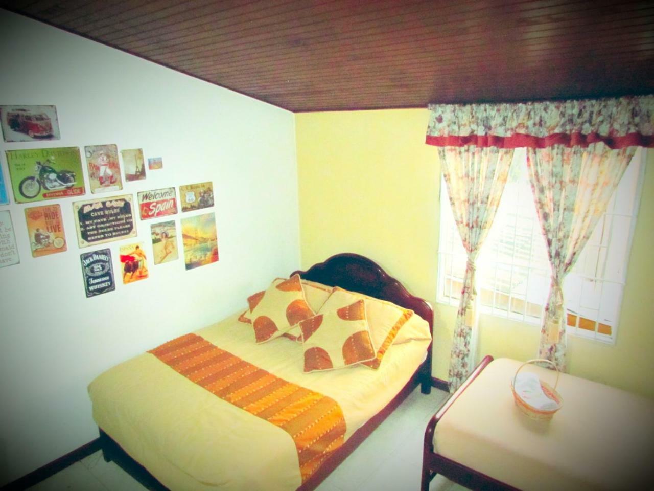 Como En Casa! Restaurante Y Hostal โบโกตา ภายนอก รูปภาพ